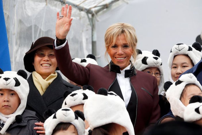 First Lady'nin eline yavru panda saldırdı