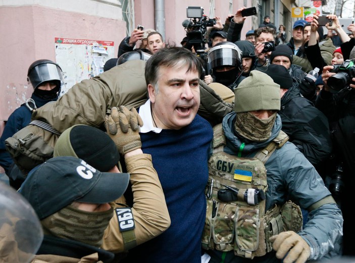 Eski Devlet Başkanı Saakashvili intihara kalkıştı