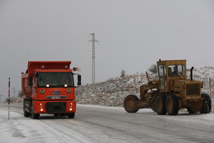 Denizli - Antalya karayolu kar nedeniyle kapandı