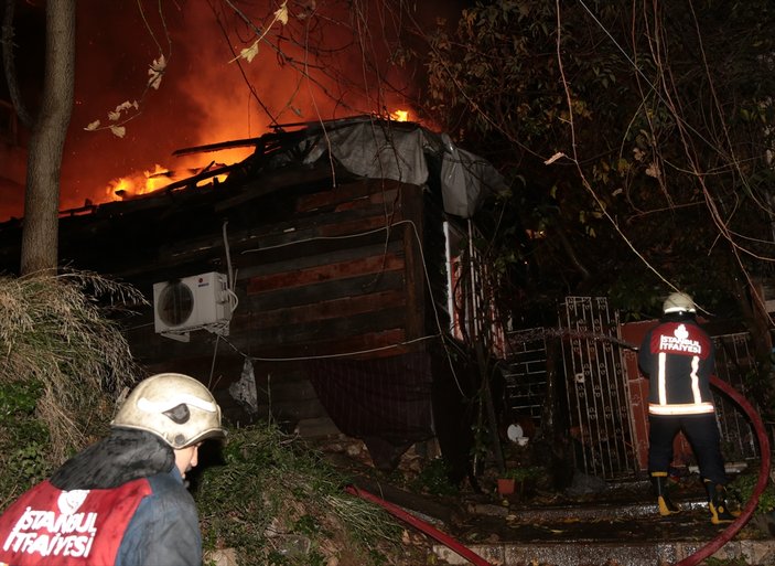 Kadıköy'de çıkan yangında 1 kişi yaralandı