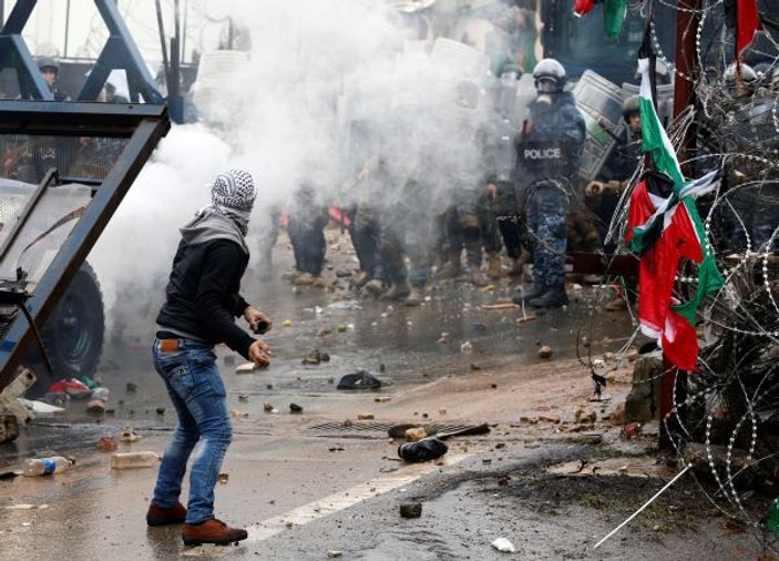 Lübnan'da polis İsrail karşıtı gösteriye müdahale etti