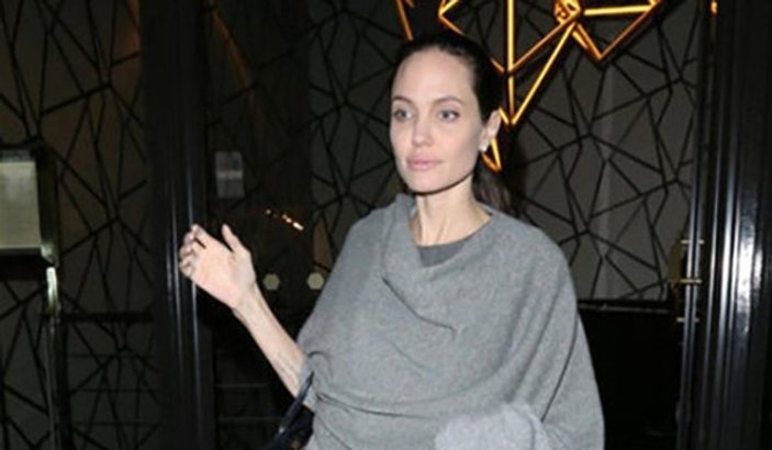 Angelina Jolie anoreksiyaya yakalandı