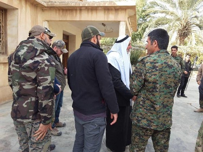 İngiliz, Fransız ve ABD'li askerler YPG ve aşiret lideriyle