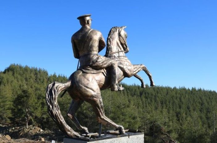 Mezitli’nin zirvesine Atatürk anıtı