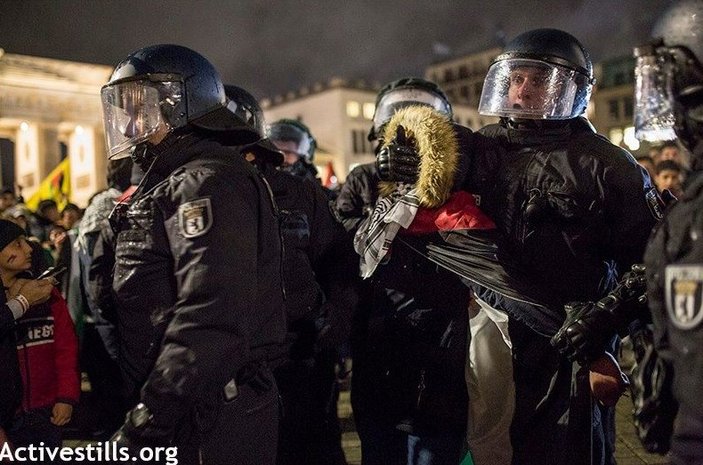 İsrail protestosuna Alman polisi müdahale etti