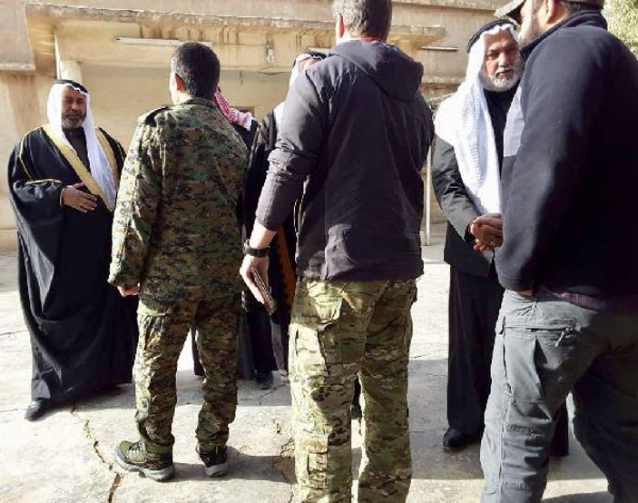 İngiliz, Fransız ve ABD'li askerler YPG ve aşiret lideriyle