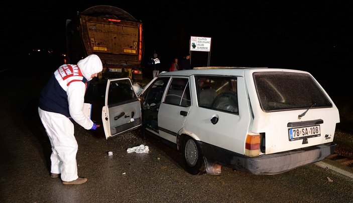 Alkollü sürücü TIR'a çarptı: 2 kişi öldü