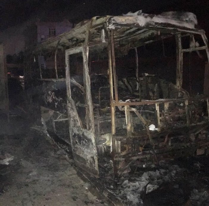 Büyükçekmece'de bir otobüs alev alev yandı