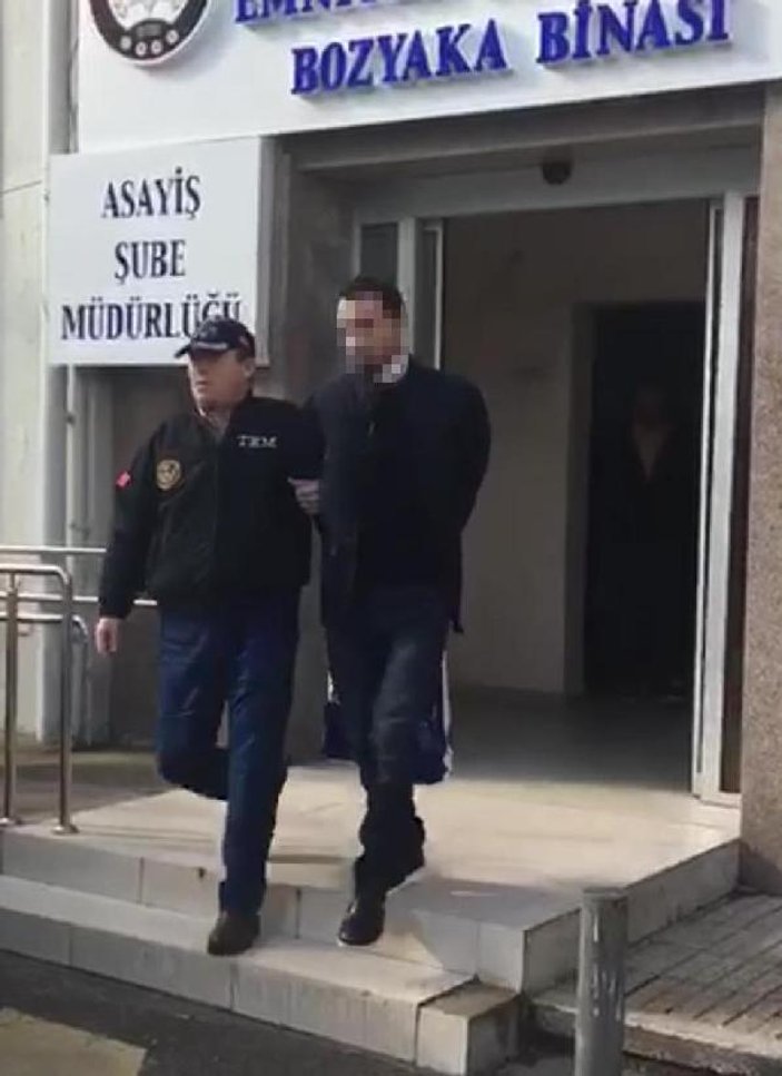 İzmir'de yakalanacağını anlayan terörist boğazını kesti