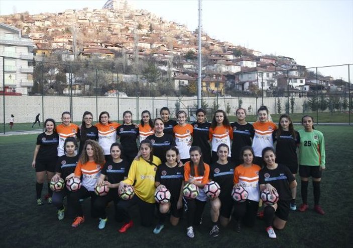 CHP'li Yasemin Öney Cankurtaran'ın futbol keyfi
