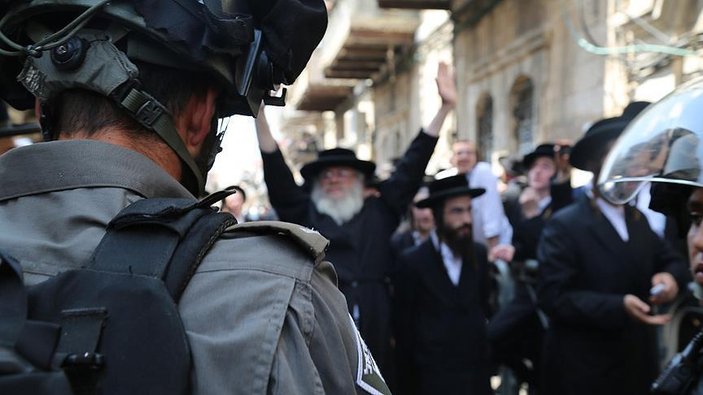 Fanatik Yahudiler polis eşliğinde Mescid-i Aksa'yı bastı