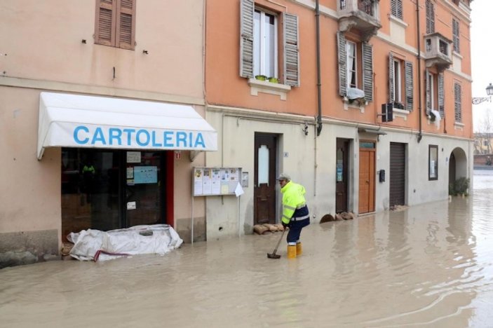 İtalya'da sel: Yüzlerce kişi tahliye ediliyor