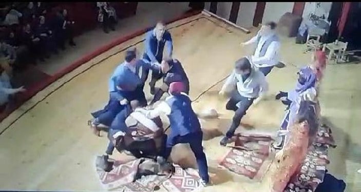 Tokat'ta tiyatro oyuncusuna sahnede saldırı