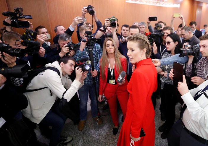 Putin'in rakibi Sobchak Putin'i dinlemeye gitti