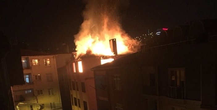 Madde bağımlıları İstanbul'da bir binayı yaktı