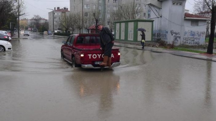 Edirne'de sağanak etkili oldu: Evleri su bastı