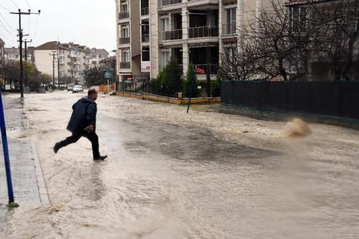 Edirne'de sağanak etkili oldu: Evleri su bastı