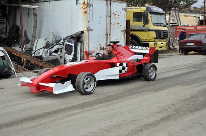 Hurda otomobil ve traktör parçalarından Formula 66 yaptı