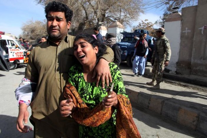 Pakistan'da kiliseye intihar saldırısı