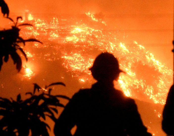ABD'deki yangından dolayı 18 bin bina tehlikede