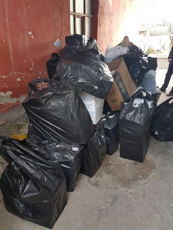 Suriyeliye ait evde 40 bin paket sigara ele geçirildi