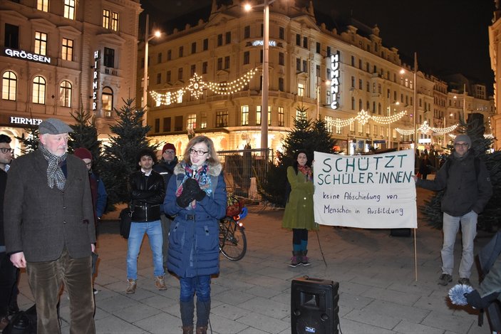 Avusturya'da sığınmacıları iade etmeyin protestosu