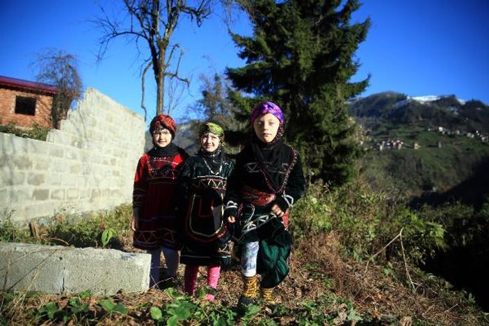 Dedeler anlatıyor, torunlar yazıyor