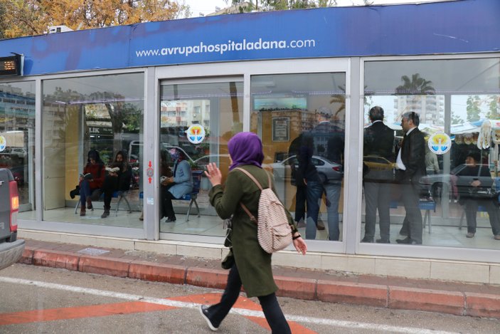 Adana'da otobüs durakları kitaplarla donatılıyor