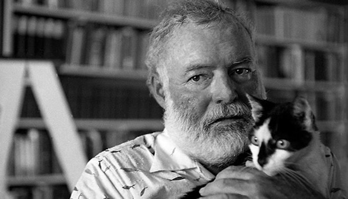 Ernest Hemingway’in ödül alan Yaşlı Adam ve Deniz kitabı