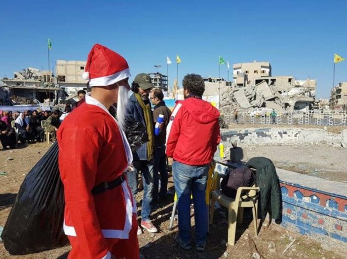 PKK'lı teröristler Rakka'da Noel'i kutladı
