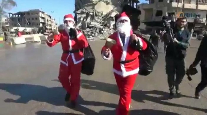 PKK'lı teröristler Rakka'da Noel'i kutladı