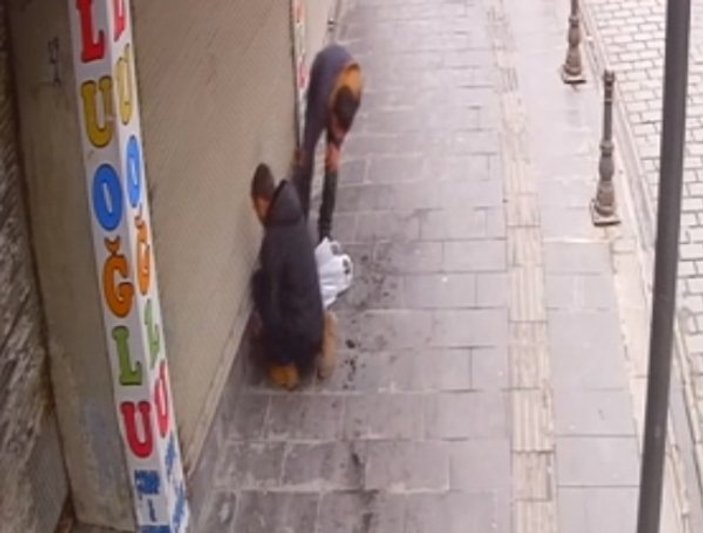 Gaziantep'te bir iş yerinde yapılan hırsızlık anı kamerada