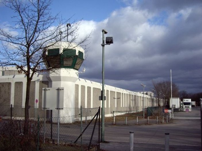 Berlin’de cezaevinden 4 mahkum kaçtı