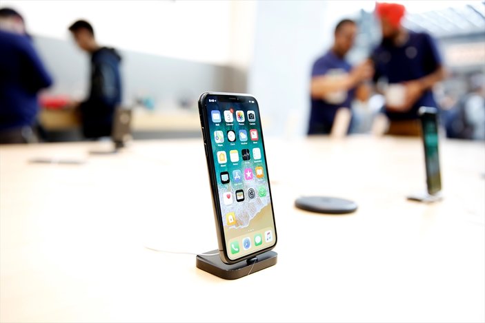 Eski telefonları yavaşlatan Apple'a 1 trilyon dolarlık dava