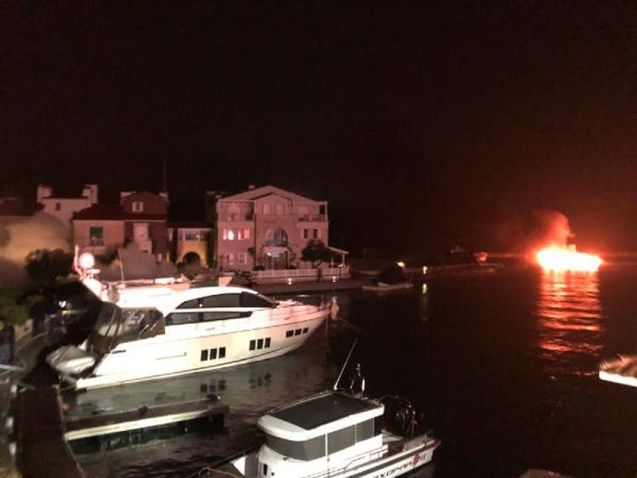 Alaçatı Marina'da yangın