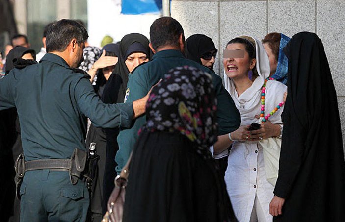 İran'da kadınlara tesettür serbestisi