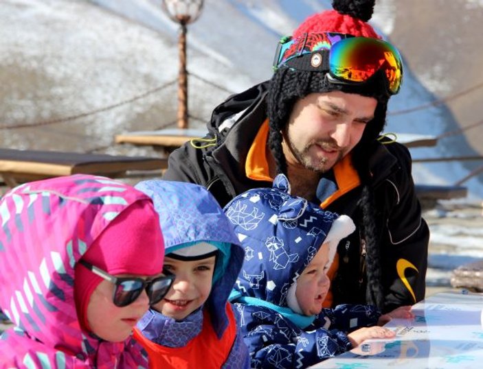 İranlı turistlerin kayak keyfi