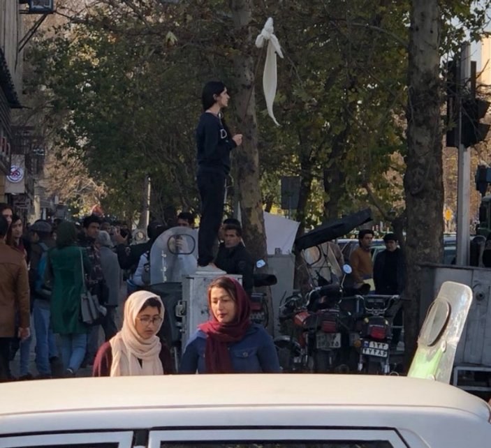 İran'da protestolar ve iç karışıklık hesapları