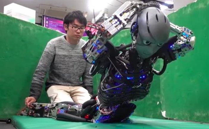 Japonlar insan gibi spor yapıp terleyen robotlar geliştirdi