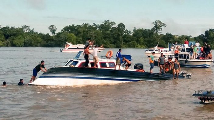 Endonezya’da tekne alabora oldu: 8 ölü