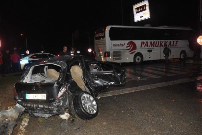 Antalya'da yolcu otobüsü ile otomobil çarpıştı: 1 ölü