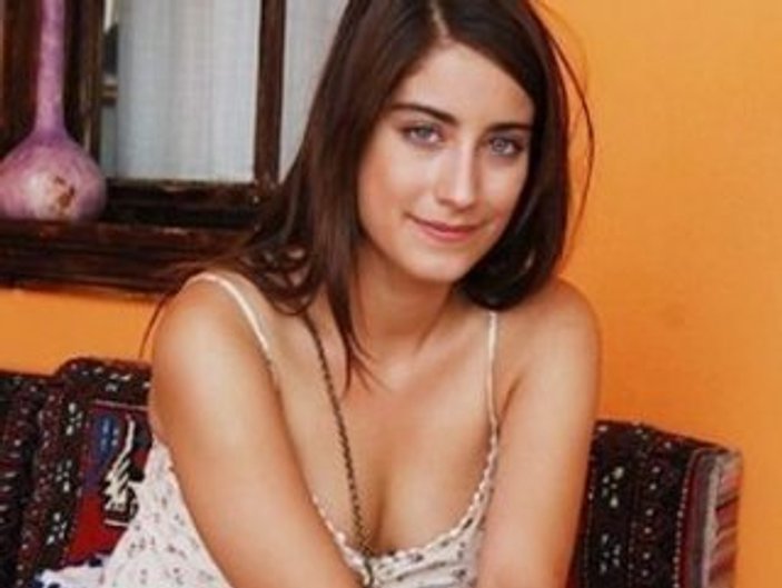 İranlı hayranı Hazal Kaya'yı rahat bırakmıyor