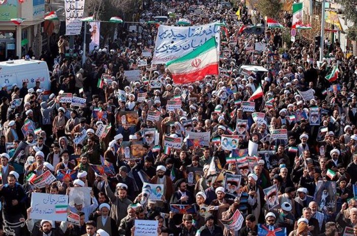İran'da devrime bağlılık yürüyüşü