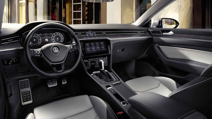 Renault, Volkswagen'i sollayarak liderlik koltuğuna oturdu