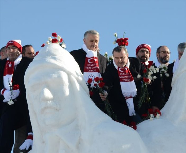 Sarıkamış'ta Kardan Heykeller Sergisi açıldı