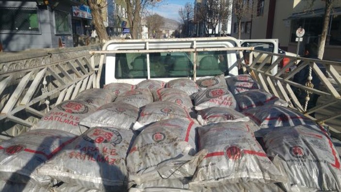 Kars'ta yardım için verilen kömürü çaldılar
