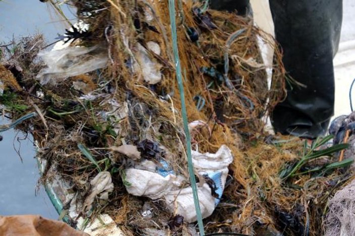 Samsunlu balıkçıların ağlarına balık yerine çöp takıldı