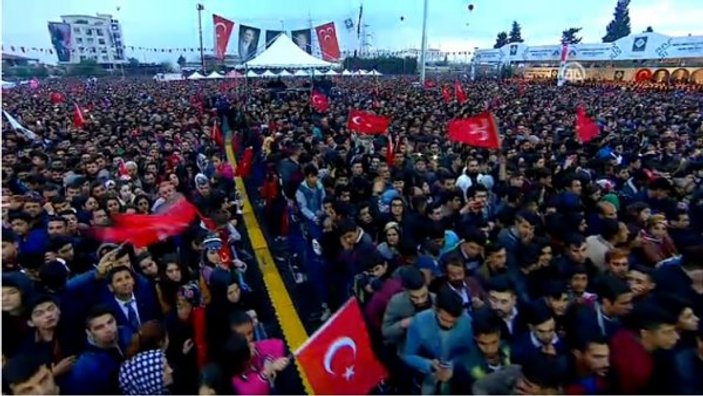 Devlet Bahçeli'yi Osmaniye'de karşılayan büyük kalabalık