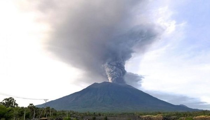 Agung Yanardağı harekete geçti