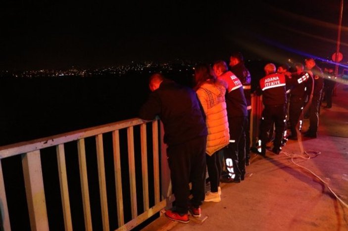 Adana'da genç kız önce taksiden sonra köprüden atladı
